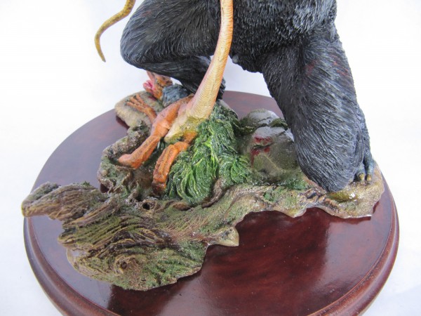 Diorama Kong vs raptors.