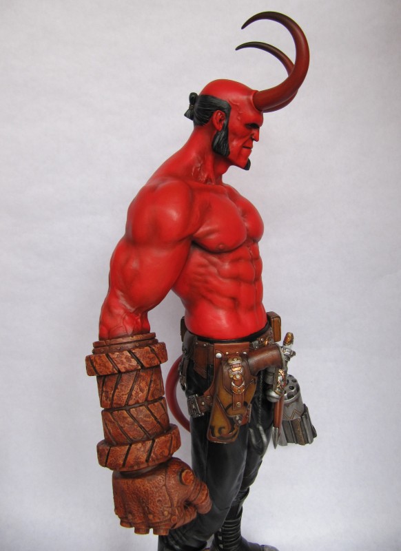 Statue Hellboy 1/4.