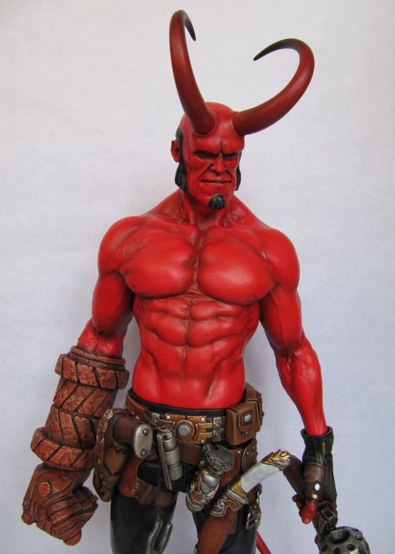 Statue Hellboy 1/4.