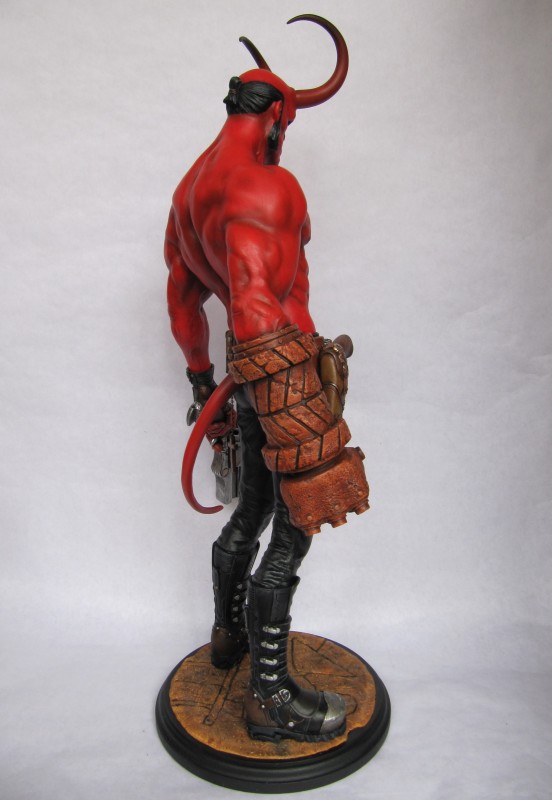 Statue Hellboy 1/4.