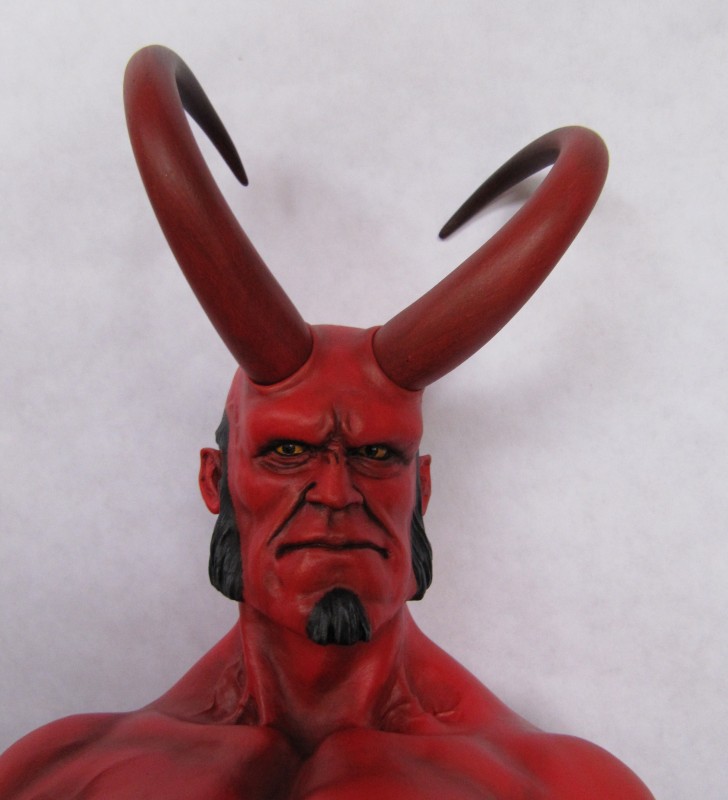 Statue Hellboy 1/4.