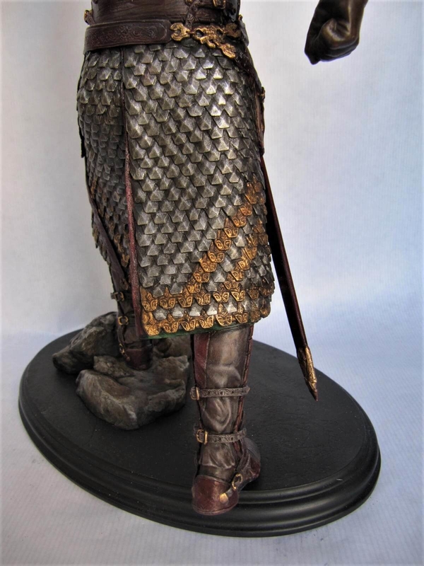 theoden statue