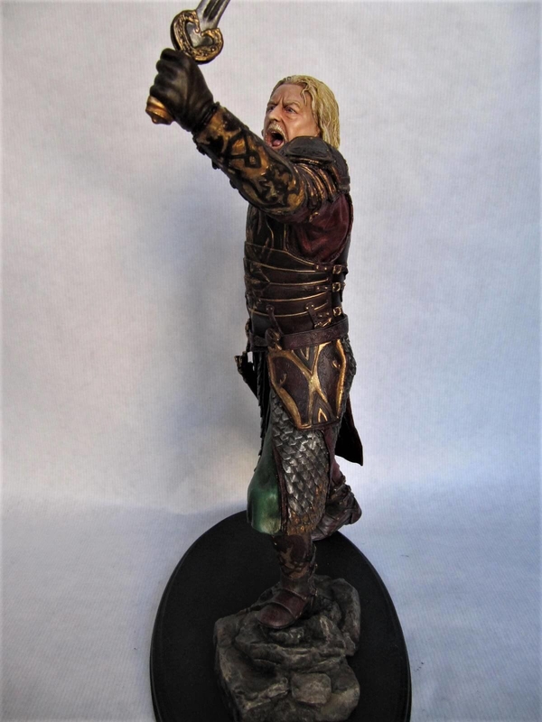 theoden statue