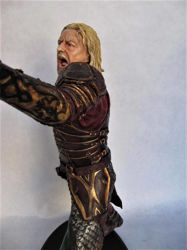 theoden statue