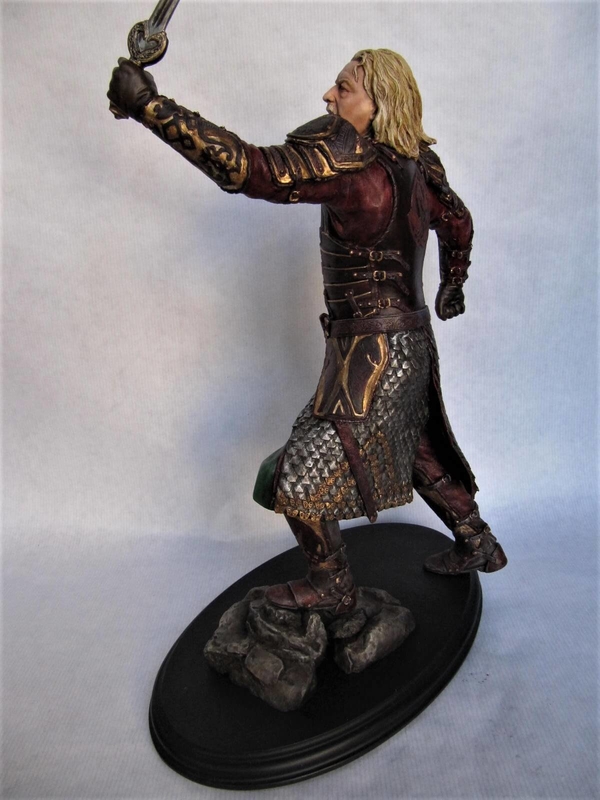 theoden statue