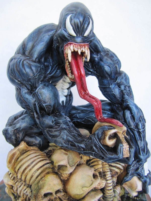 Statue venom